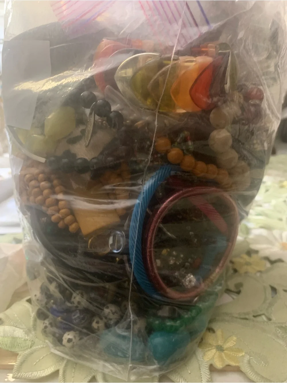 100 Assorted New and Preloved Woman’s Bracelets ,Multi-Color Sizes and Brands